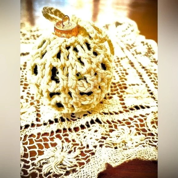 CROCHETED FARMHOUSE CHRISTMAS ORNAMENT - Picture 2 of 12